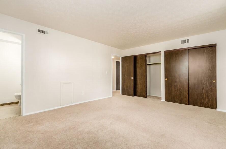 More Photos Of 4443-4445 Mobile Dr, Columbus Apartments For Sale
