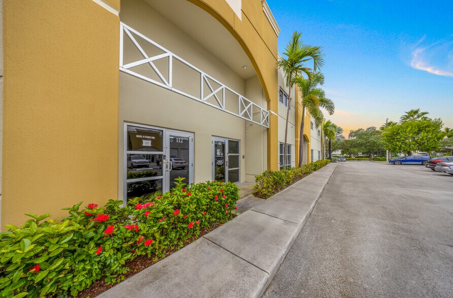 More Photos Of 2051 NW 112th Ave, Doral Showroom For Sale