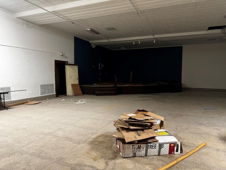 More Photos Of 875 E Main St, Rochester Flex For Lease