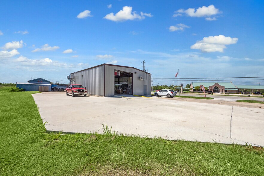 More Photos Of 13111 Highway 6, Santa Fe Freestanding For Sale