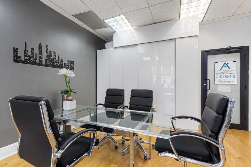 More Photos Of 3189 Steinway St, Astoria Storefront Retail Office For Lease