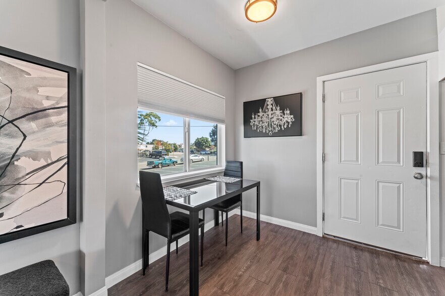 More Photos Of 281 W Main St, Ventura Storefront Retail Residential For Sale