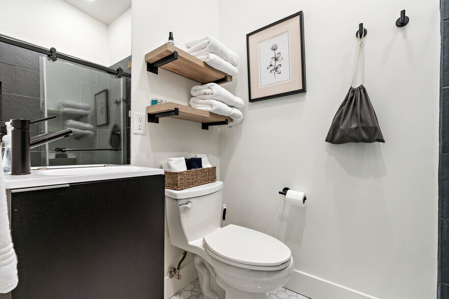 More Photos Of 511 S 10th St, Waco Specialty For Sale