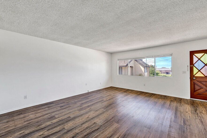 More Photos Of 330 9th St, Del Mar Apartments For Sale