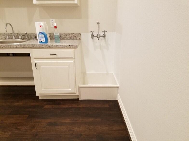 More Photos Of 8668 John Hickman Pky, Frisco Medical For Lease