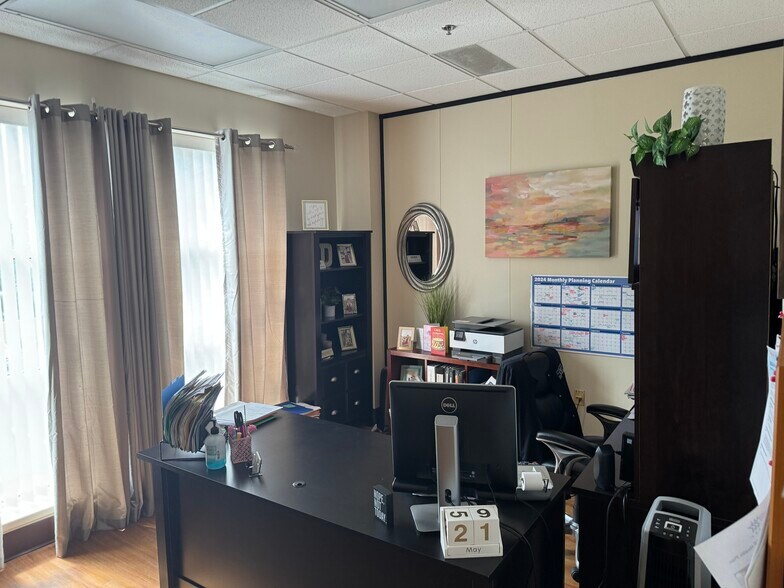 More Photos Of 1540 Purdue Dr, Fayetteville Medical For Lease