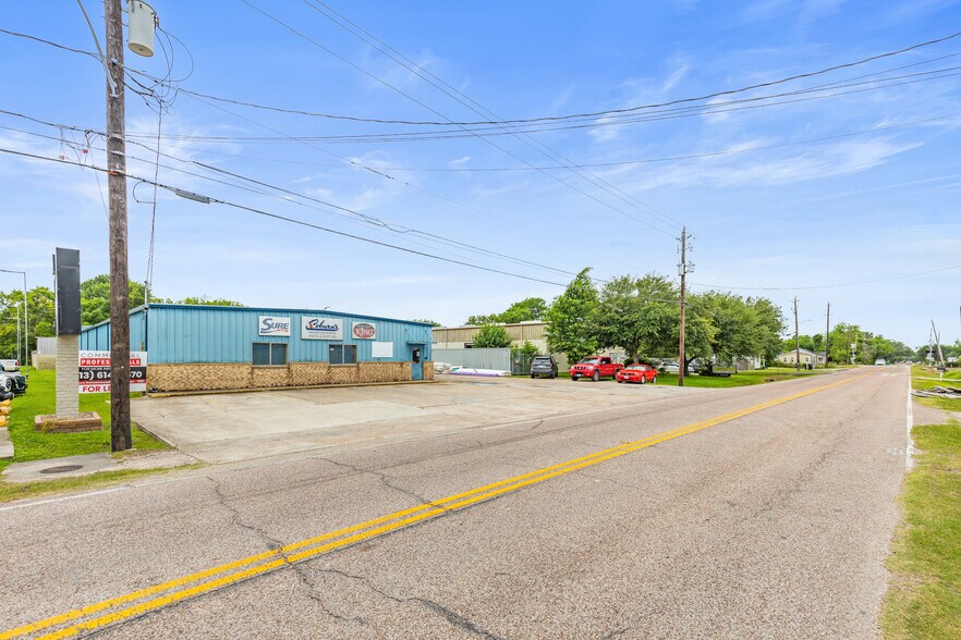 More Photos Of 705 Cedar Bayou Rd, Baytown General Retail For Lease