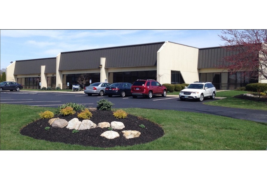 More Photos Of 880-888 Pleasant Valley Dr, Springboro Flex For Lease