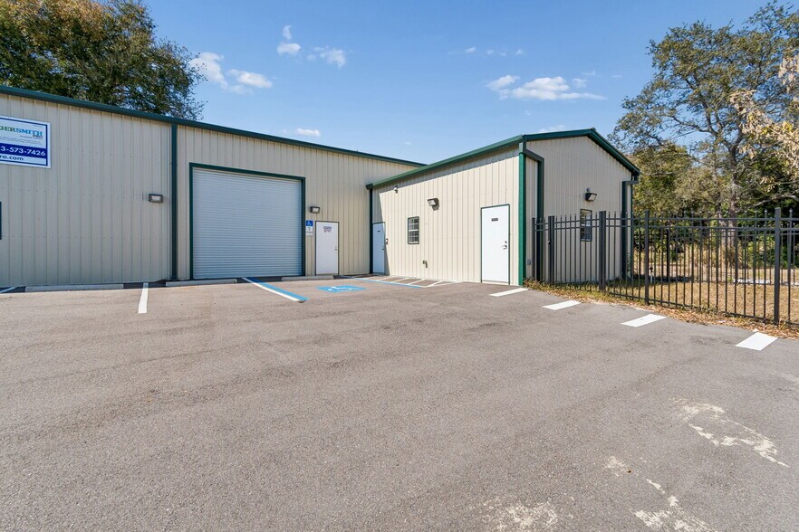 More Photos Of 2820 N 34th St, Tampa Warehouse For Lease