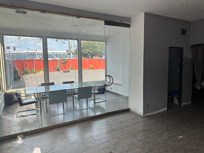 More Photos Of 721-723 N Tillamook St, Portland Showroom For Lease