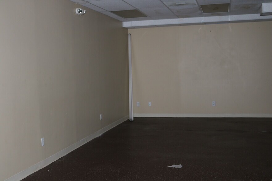 More Photos Of 24-28 S East St, Jasper Storefront Retail Residential For Lease