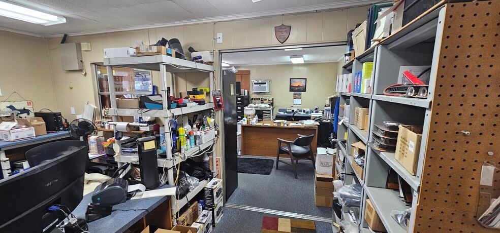 More Photos Of 747 Barnett Dr, Lake Worth Light Distribution For Sale