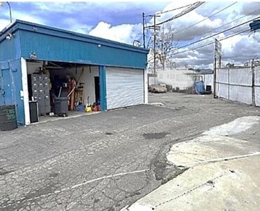 More Photos Of 7509 N San Fernando Rd, Burbank Warehouse For Lease