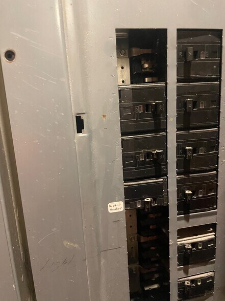 More Photos Of 401 N Limit St, Lincoln Freestanding For Sale