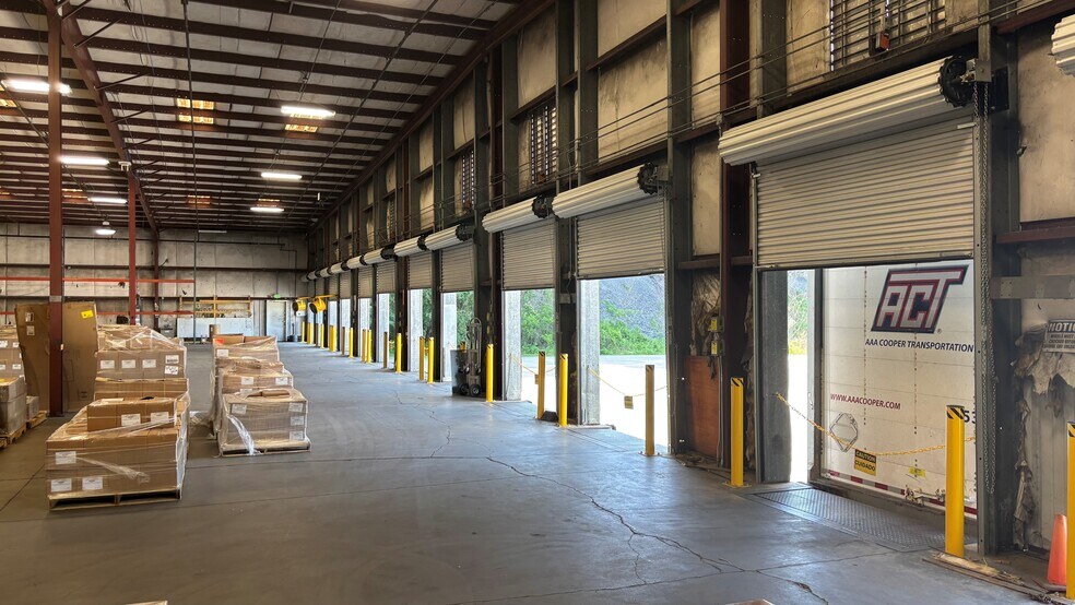 More Photos Of 1811 Woodlands Industrial Dr, Trussville Distribution For Lease