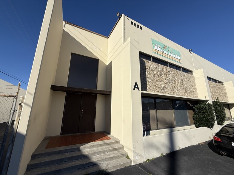 More Photos Of 8929 Oso Ave, Chatsworth Manufacturing For Lease