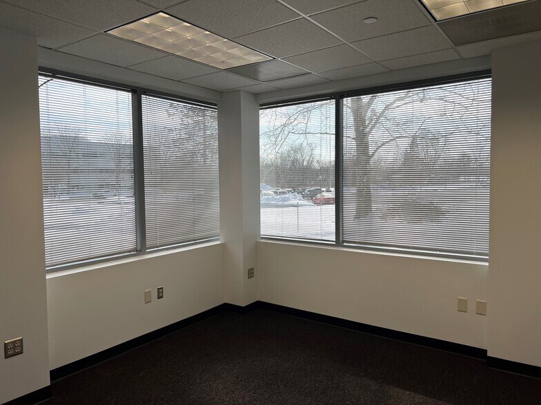 More Photos Of 220 Salina Meadows Pky, Syracuse Office For Lease