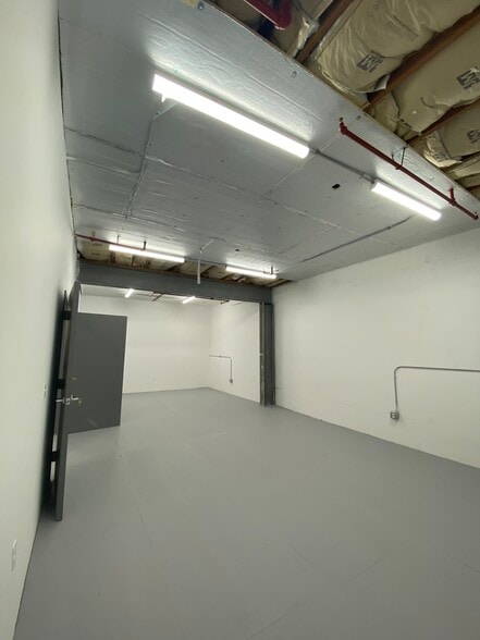 More Photos Of 901 E 31st St, Los Angeles Manufacturing For Lease