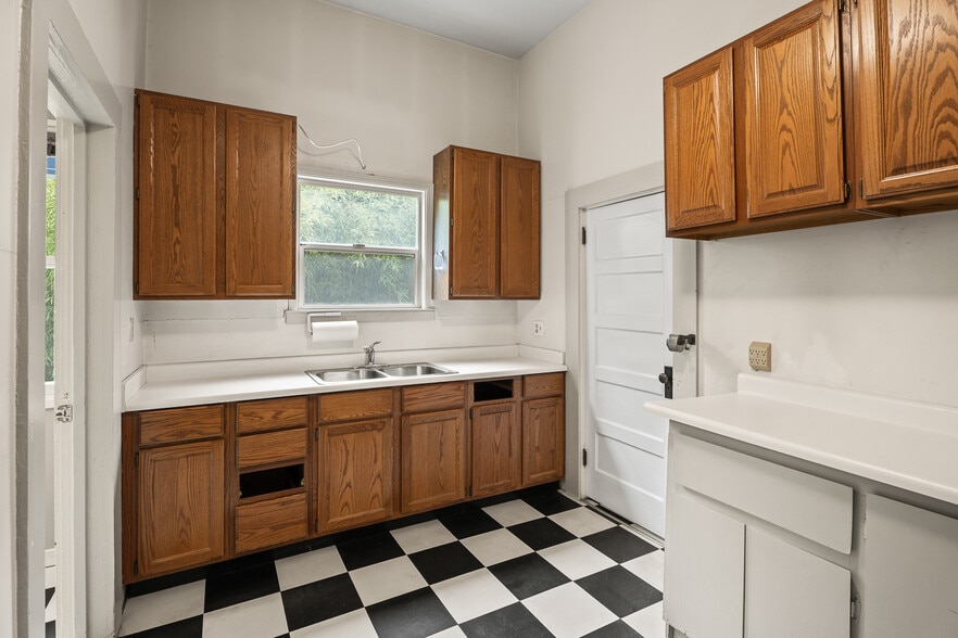 More Photos Of 704 N State St, Ukiah Medical For Sale