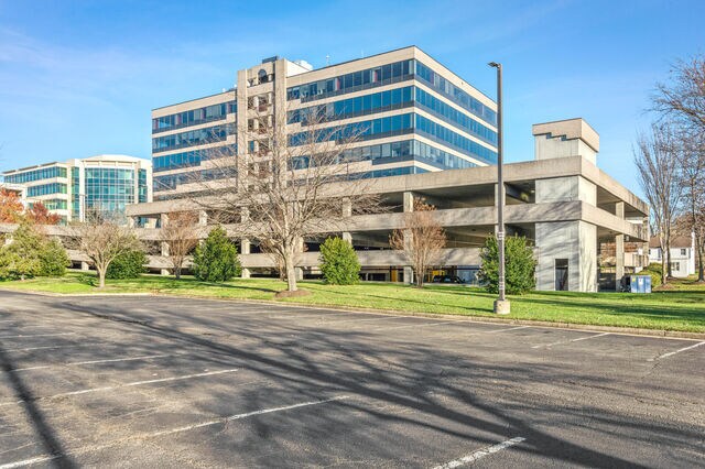 More Photos Of 1950 Old Gallows Rd, Vienna Office For Lease