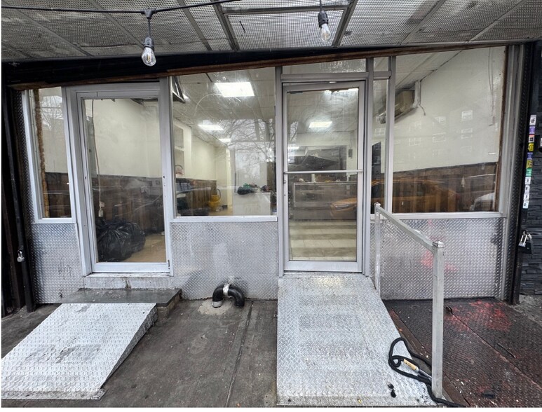 More Photos Of 726 Courtlandt Ave, Bronx Restaurant For Lease