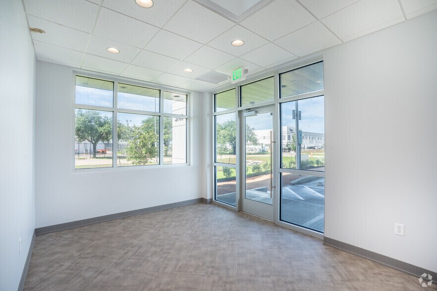 More Photos Of 3703 Cedar Blvd, Baytown Unknown For Lease