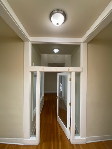 More Photos Of 381-385 W 6th St, San Pedro Storefront Retail Office For Lease