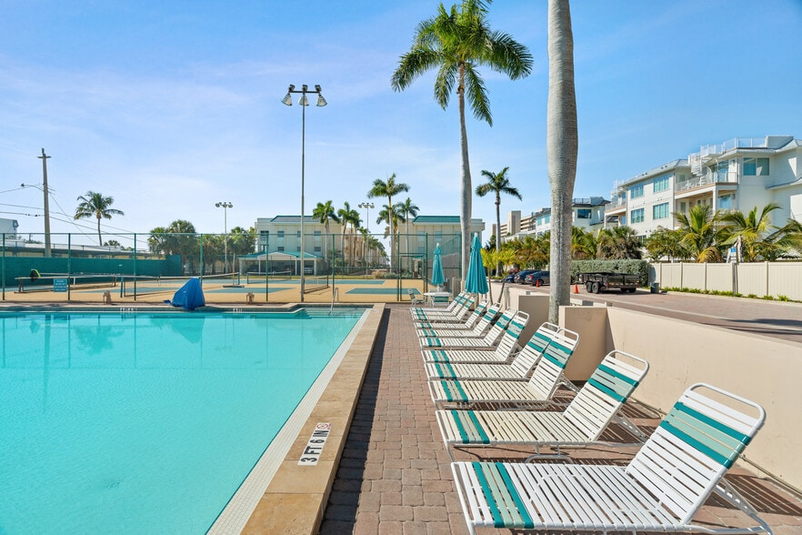 More Photos Of 5966 Midnight Pass Rd, Sarasota Hotel For Sale