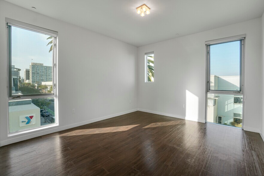 More Photos Of 525 Santa Monica Blvd, Santa Monica Apartments For Sale