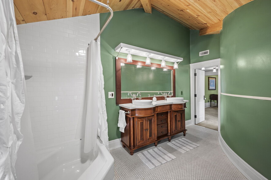 More Photos Of 403 E Adams St, Sandusky Hospitality For Sale