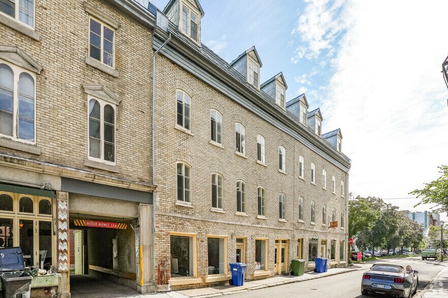 More Photos Of 152-160 Rue Saint-Paul, Québec Storefront Retail Residential For Lease
