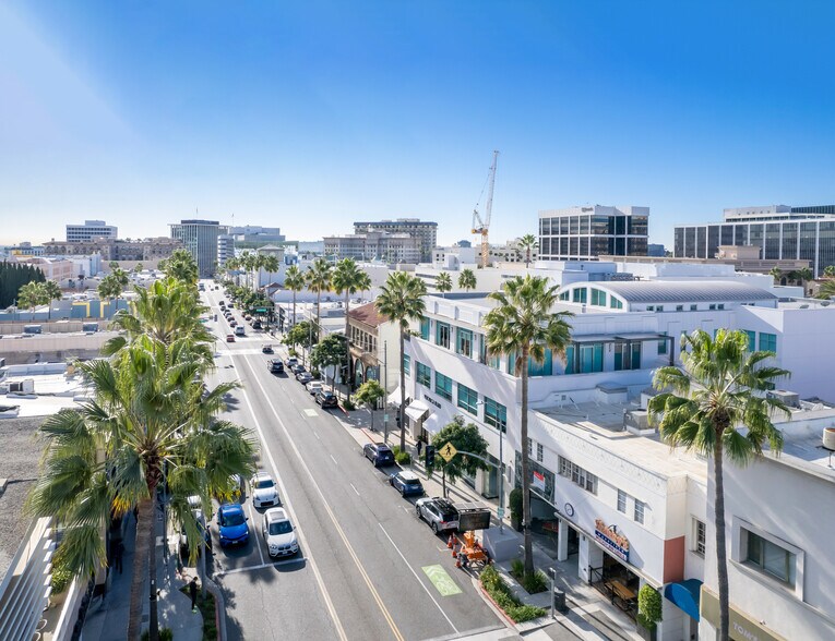 More Photos Of 423-427 N Beverly Dr, Beverly Hills Office For Lease