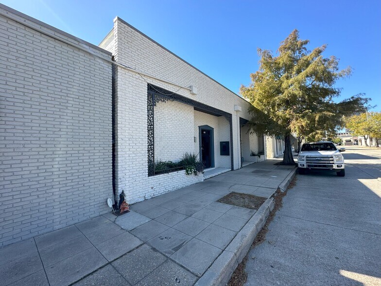 More Photos Of , Baton Rouge Office For Sale