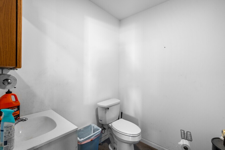 More Photos Of 2946 State Highway V, Matthews Warehouse For Sale