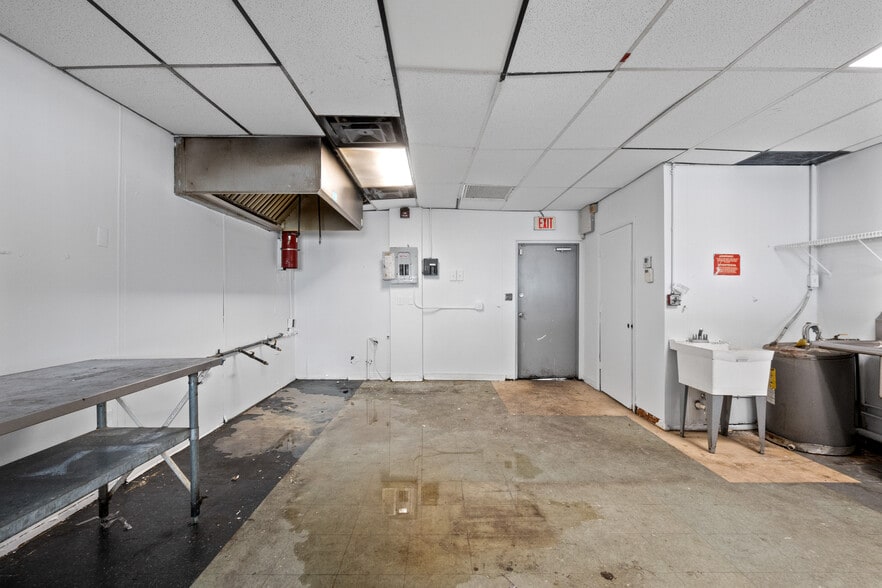 More Photos Of 5552 NW 31st Ave, Fort Lauderdale General Retail For Lease