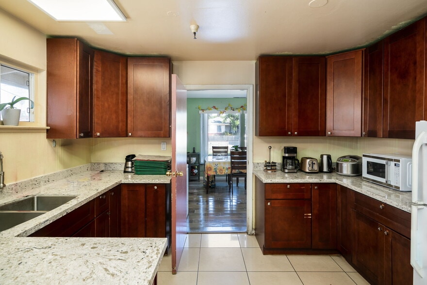 More Photos Of 18905 Standish Ave, Hayward Assisted Living For Sale