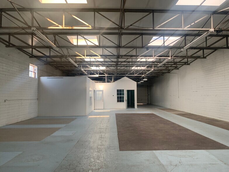 More Photos Of 1725 E Levee St, Dallas Distribution For Lease