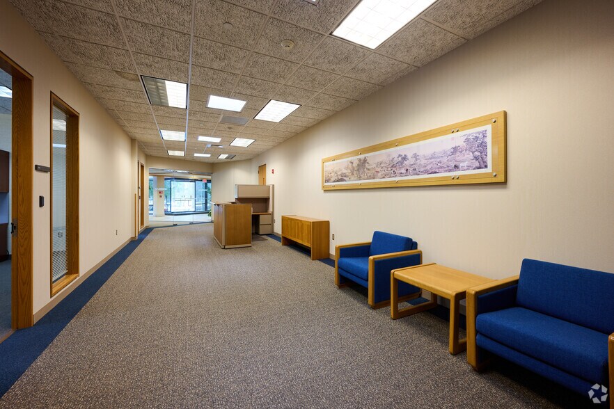 More Photos Of 1 Redcom Ctr, Victor Medical For Lease