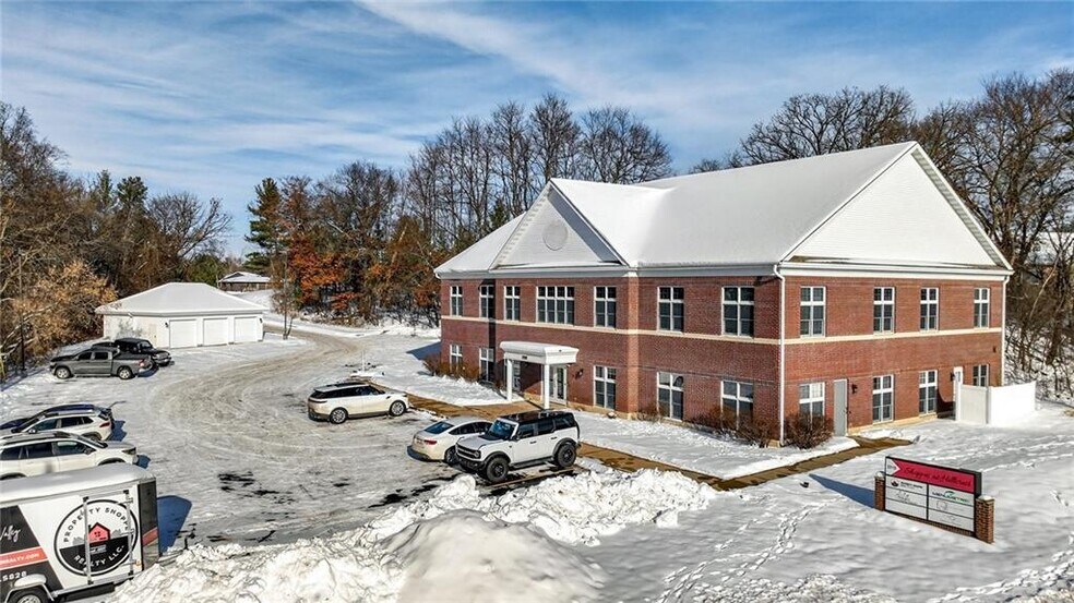 More Photos Of 2519 N Hillcrest Pky, Altoona Office For Lease