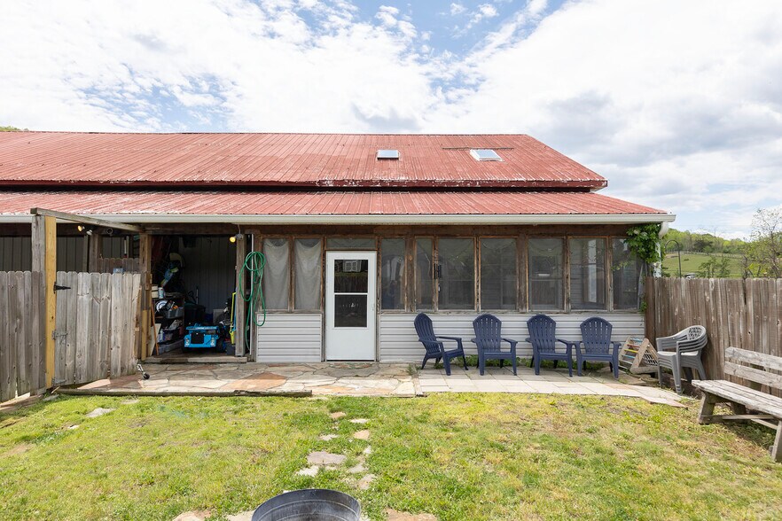 More Photos Of 8018 Northwestern Tpke, Keyser General Retail For Sale
