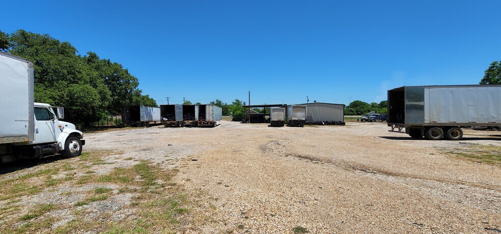 More Photos Of 7305 Julius Schepps Fwy, Dallas Warehouse For Lease