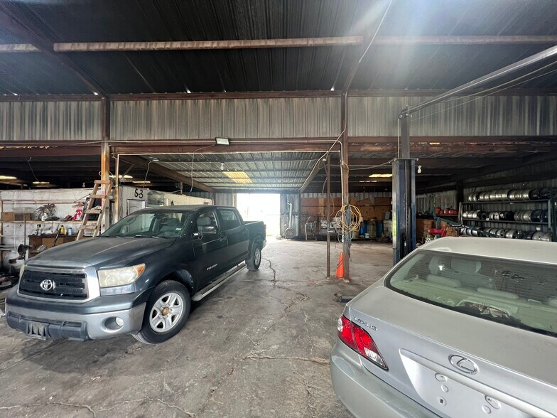 More Photos Of 2244 Highway 69 S, Greenville Warehouse For Lease