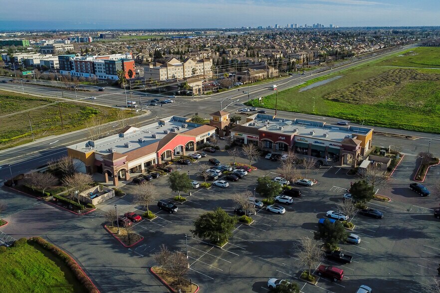 More Photos Of 3501 Del Paso Rd, Sacramento Freestanding For Lease