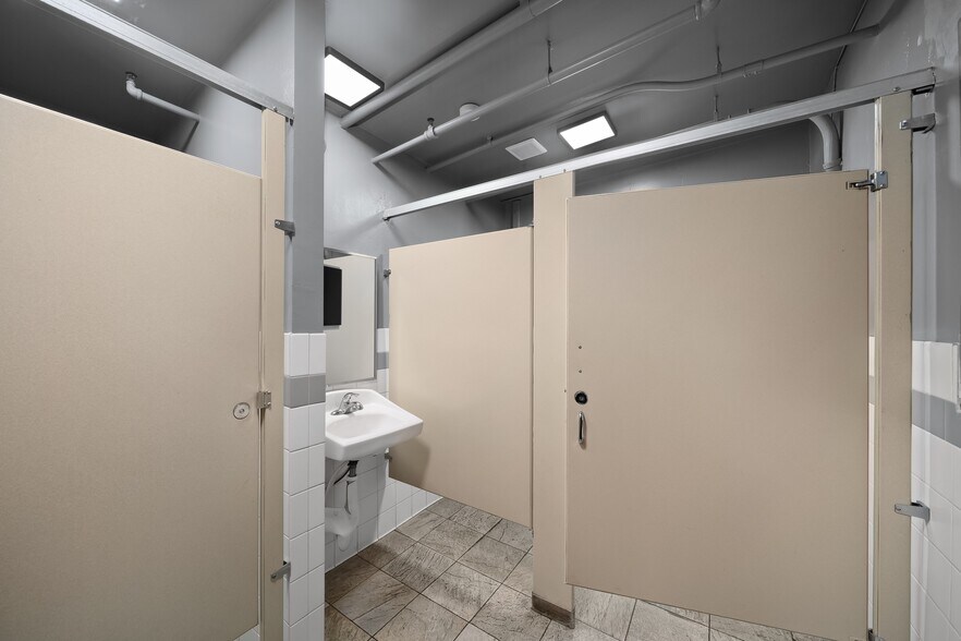 More Photos Of 1127 Broad St, San Luis Obispo Storefront For Sale