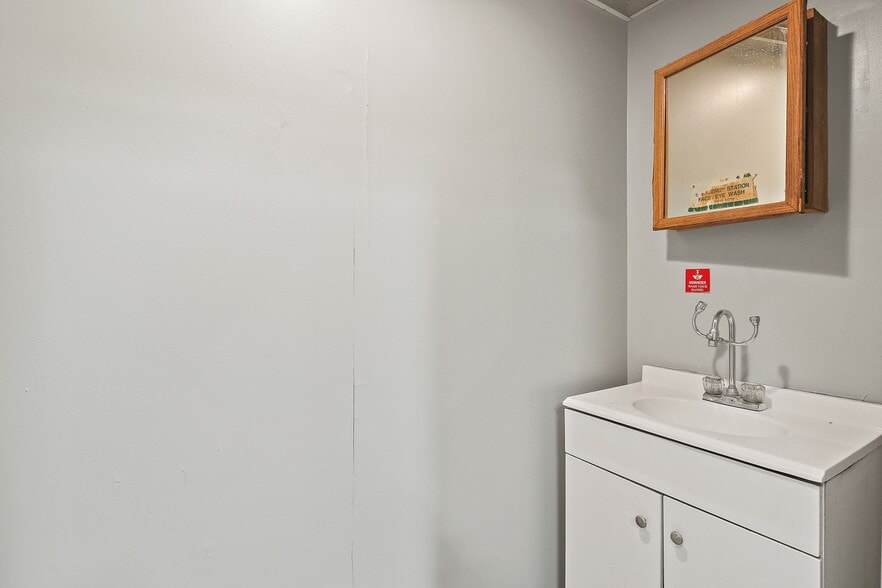 More Photos Of 918 Pulaski Hwy, Havre De Grace Warehouse For Lease