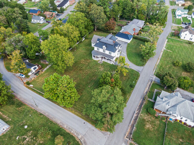 More Photos Of 639 Tower St, Tazewell Specialty For Sale