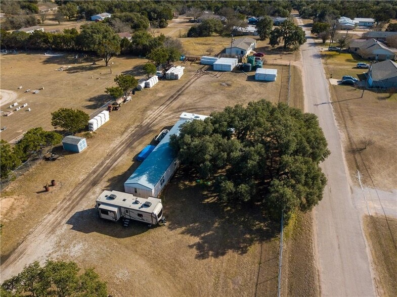 More Photos Of 500 Southland Dr, Burnet Flex For Lease