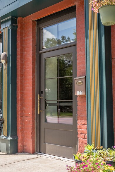 More Photos Of 130 W Trade St, Dallas General Retail For Lease