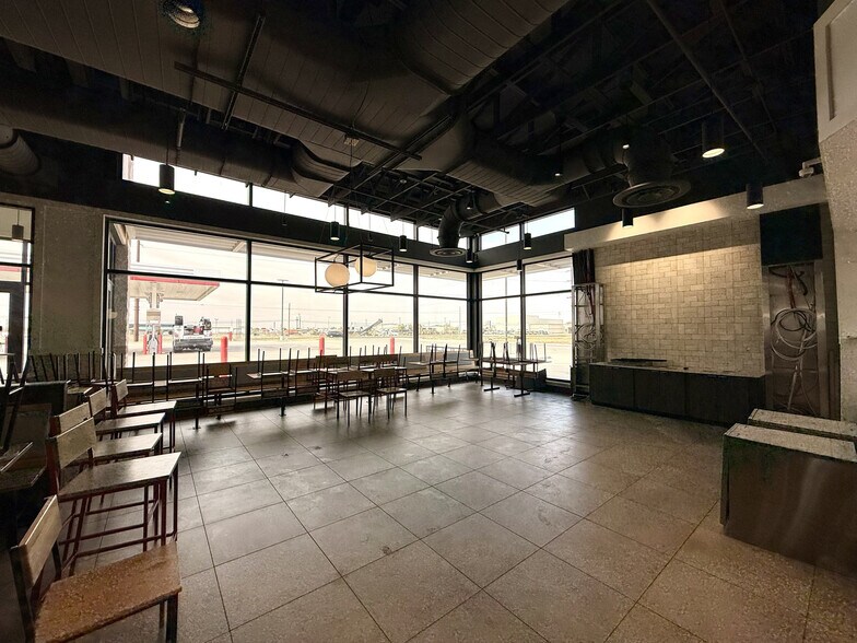 More Photos Of 2171 E Slaton Rd, Lubbock Service Station For Lease