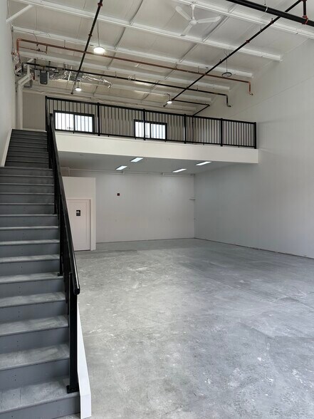 More Photos Of 12 Heatherglen Pl, Calgary Manufacturing For Lease